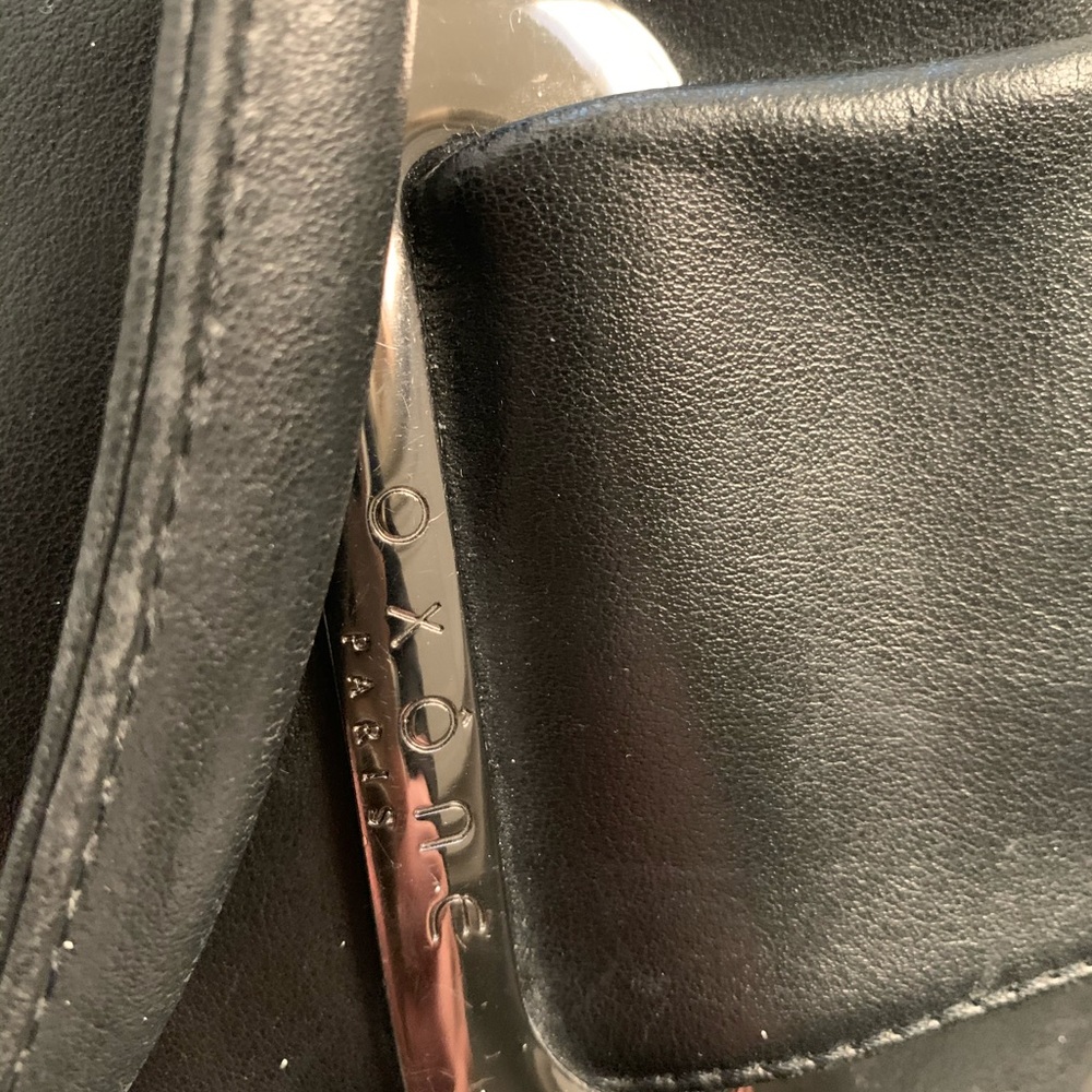 Black Oxone shoulder bag. Real leather.